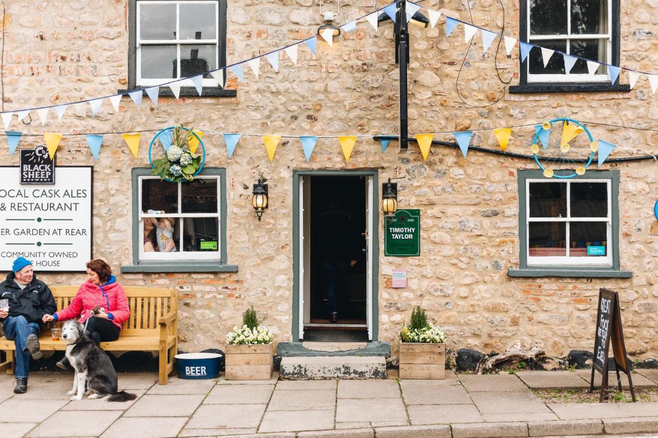 Exelby Green Dragon Leeming Bar Extérieur photo